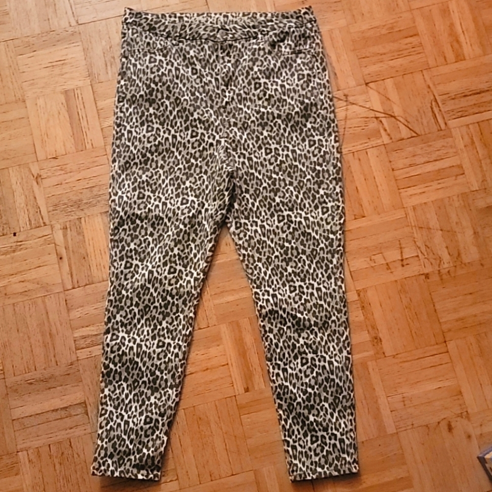 AE High waisted leopard print jeans